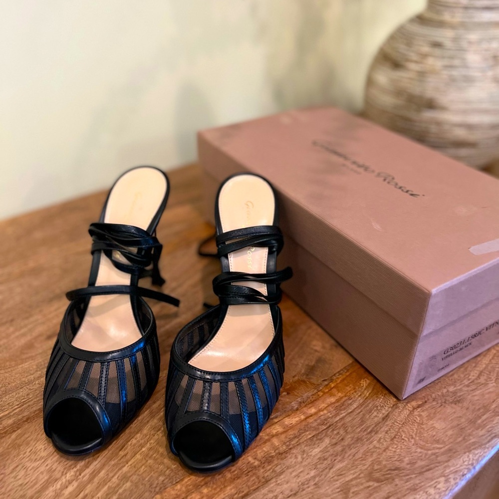 WORN ONCE* GIANVITO ROSSI Vitello lace up heels